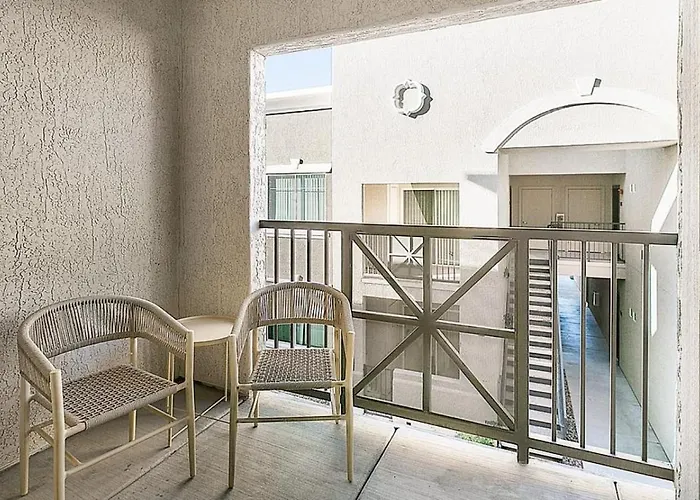 Landing - Modern With Amazing Amenities Apartment